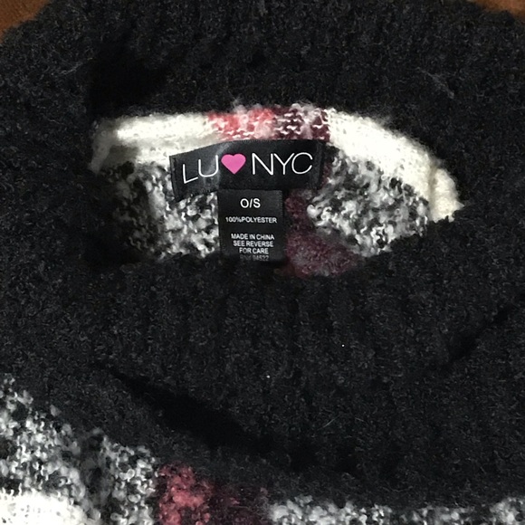 LU❤️NYC Poncho - Picture 2 of 4